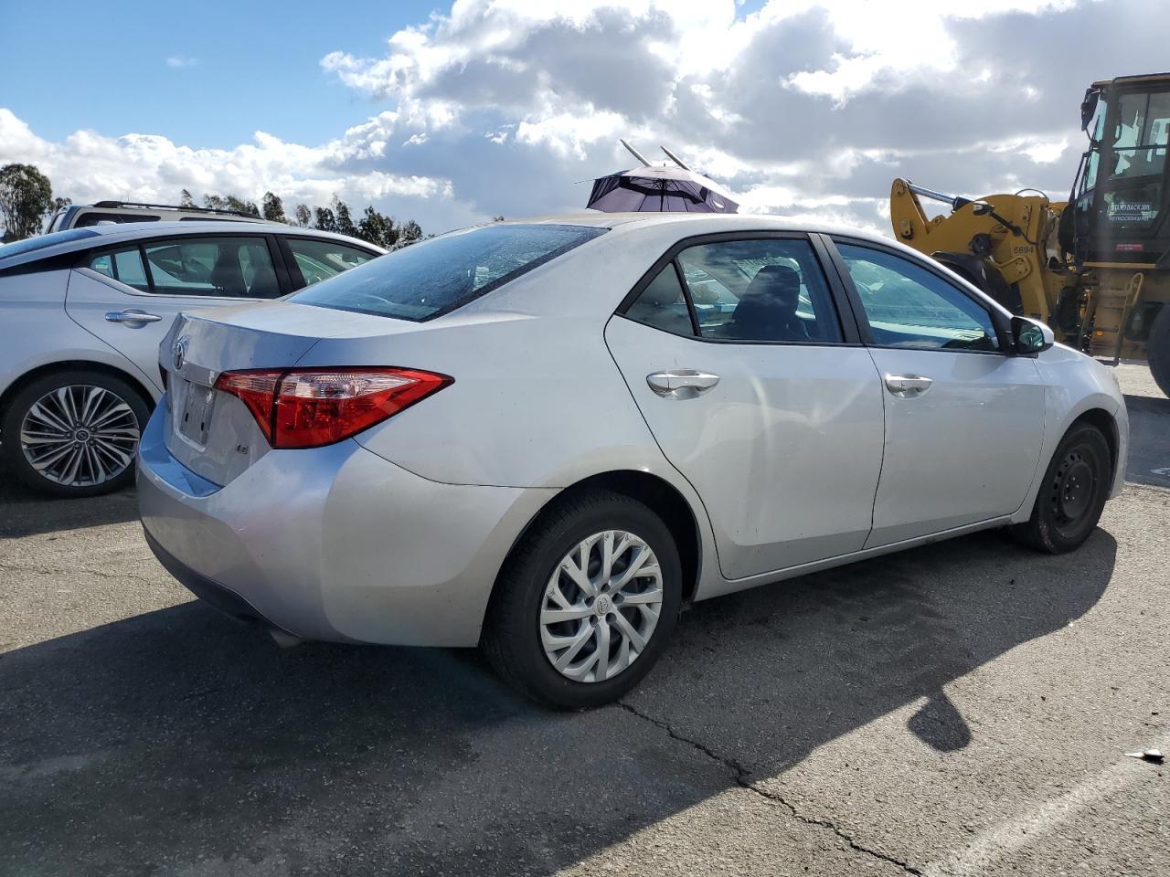2018 TOYOTA COROLLA L - Фото 3