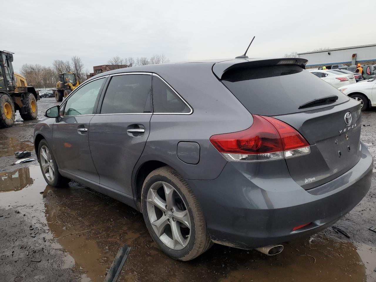2013 TOYOTA VENZA LE - Image 2