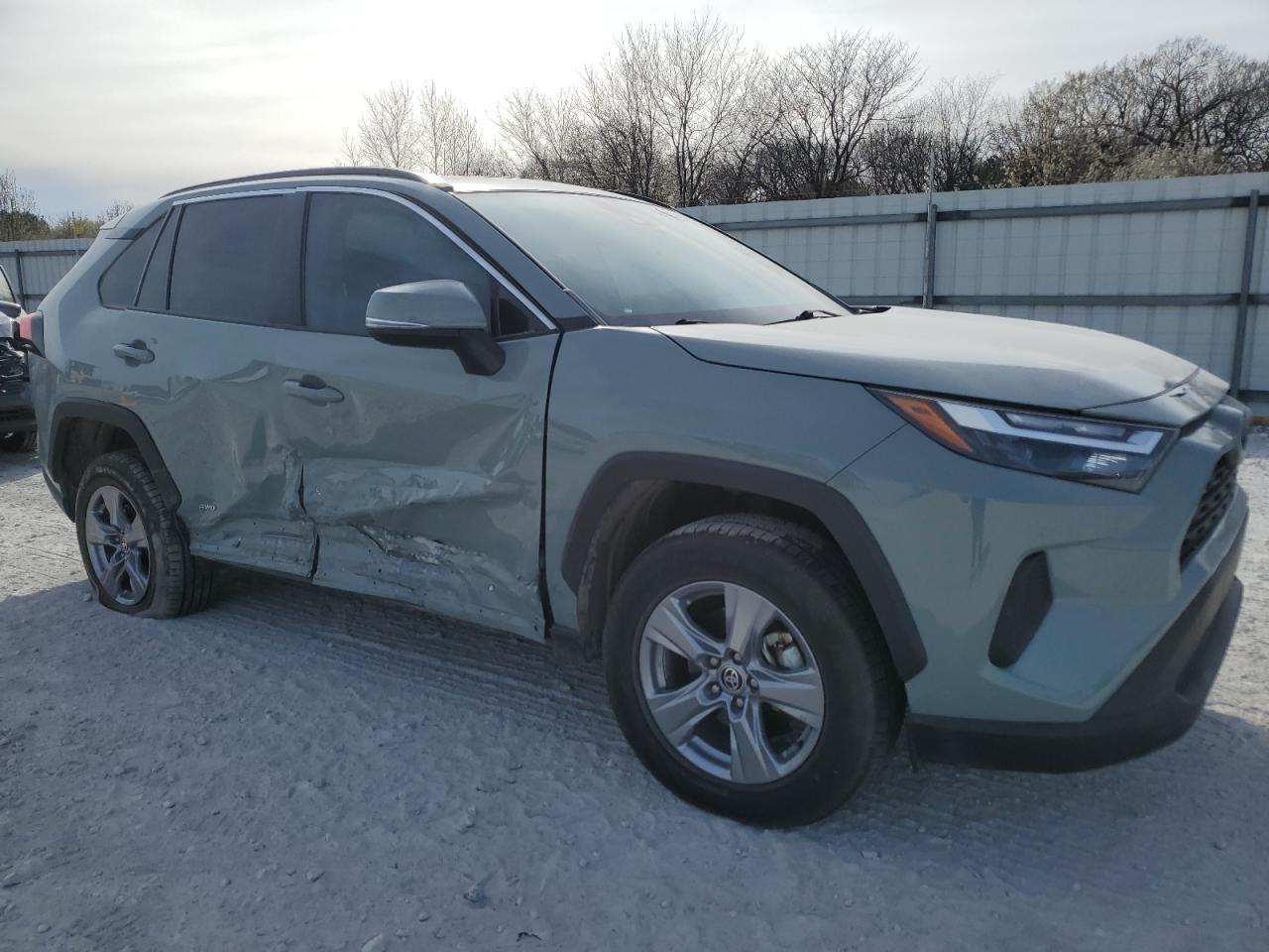 2022 TOYOTA RAV4 XLE - Image 4
