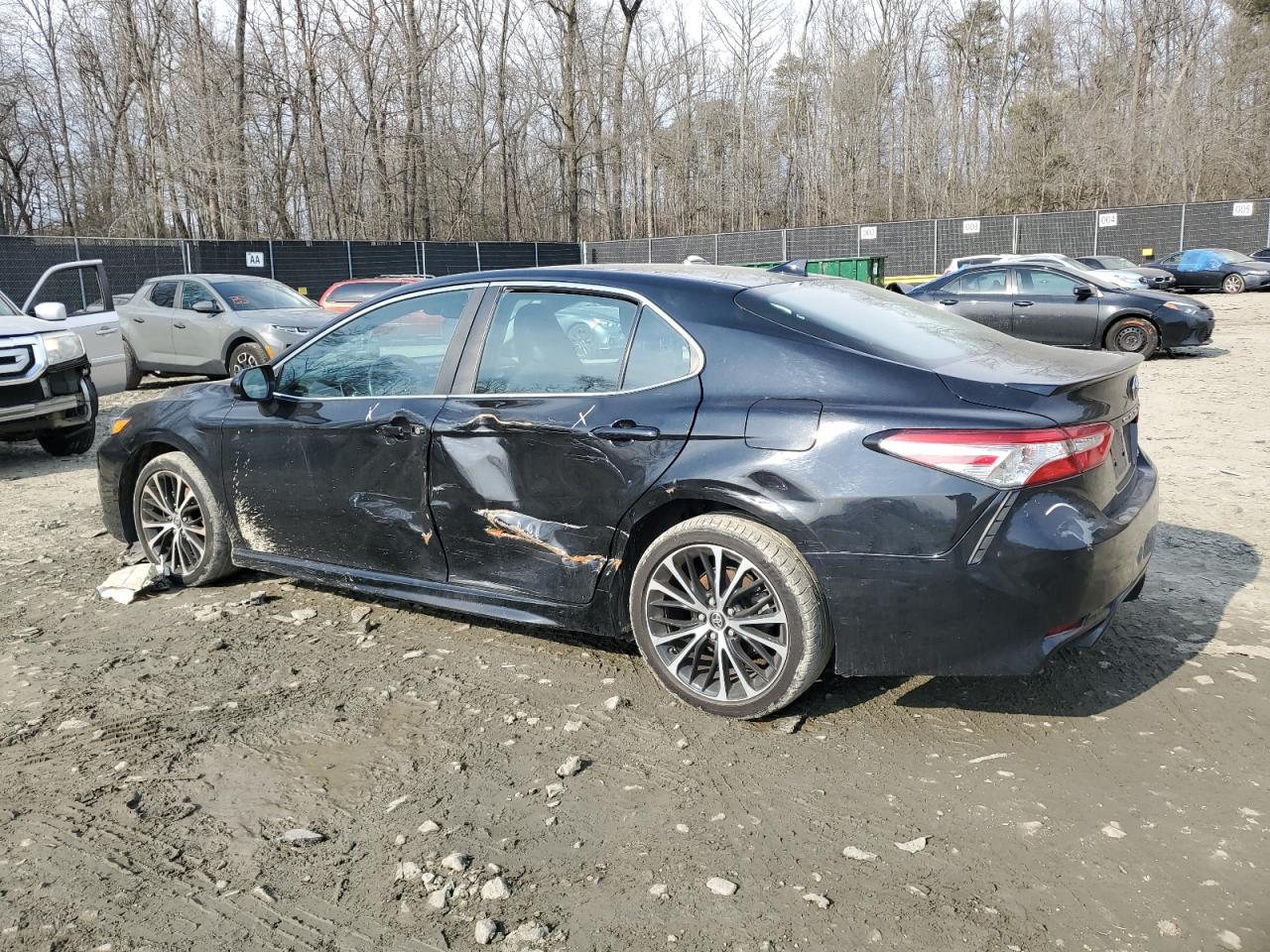 2020 TOYOTA CAMRY SE - Фото 2