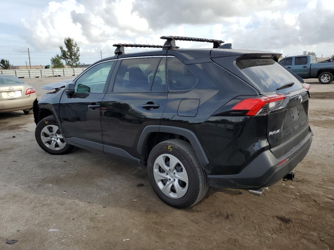 2023 TOYOTA RAV4 LE - Фото 2