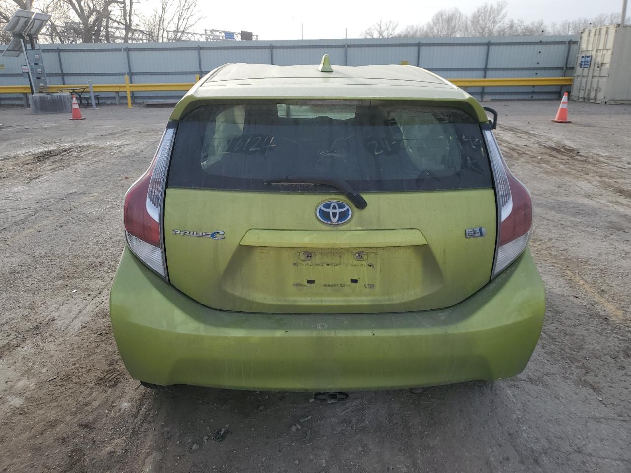 2015 TOYOTA PRIUS C - Image 6