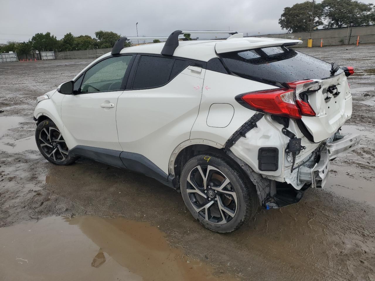 2019 TOYOTA C-HR XLE - Image 2