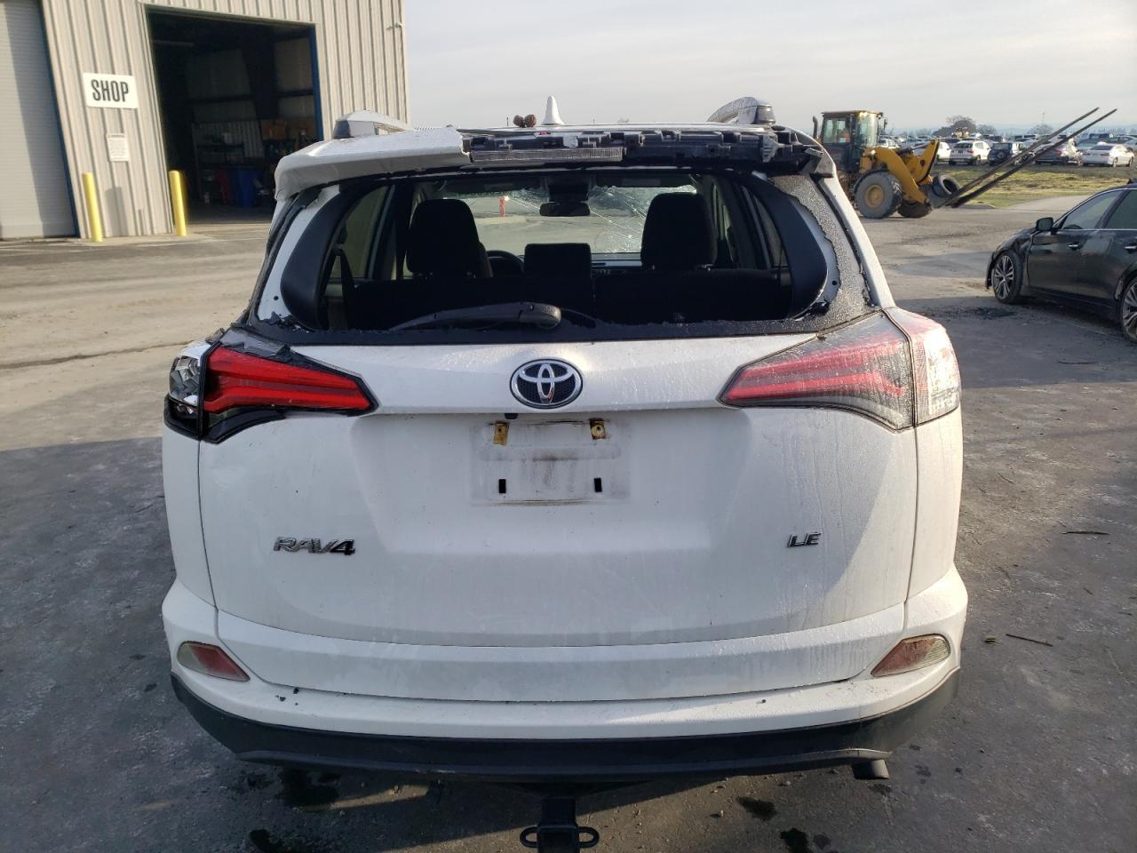 2017 TOYOTA RAV4 LE - Фото 6