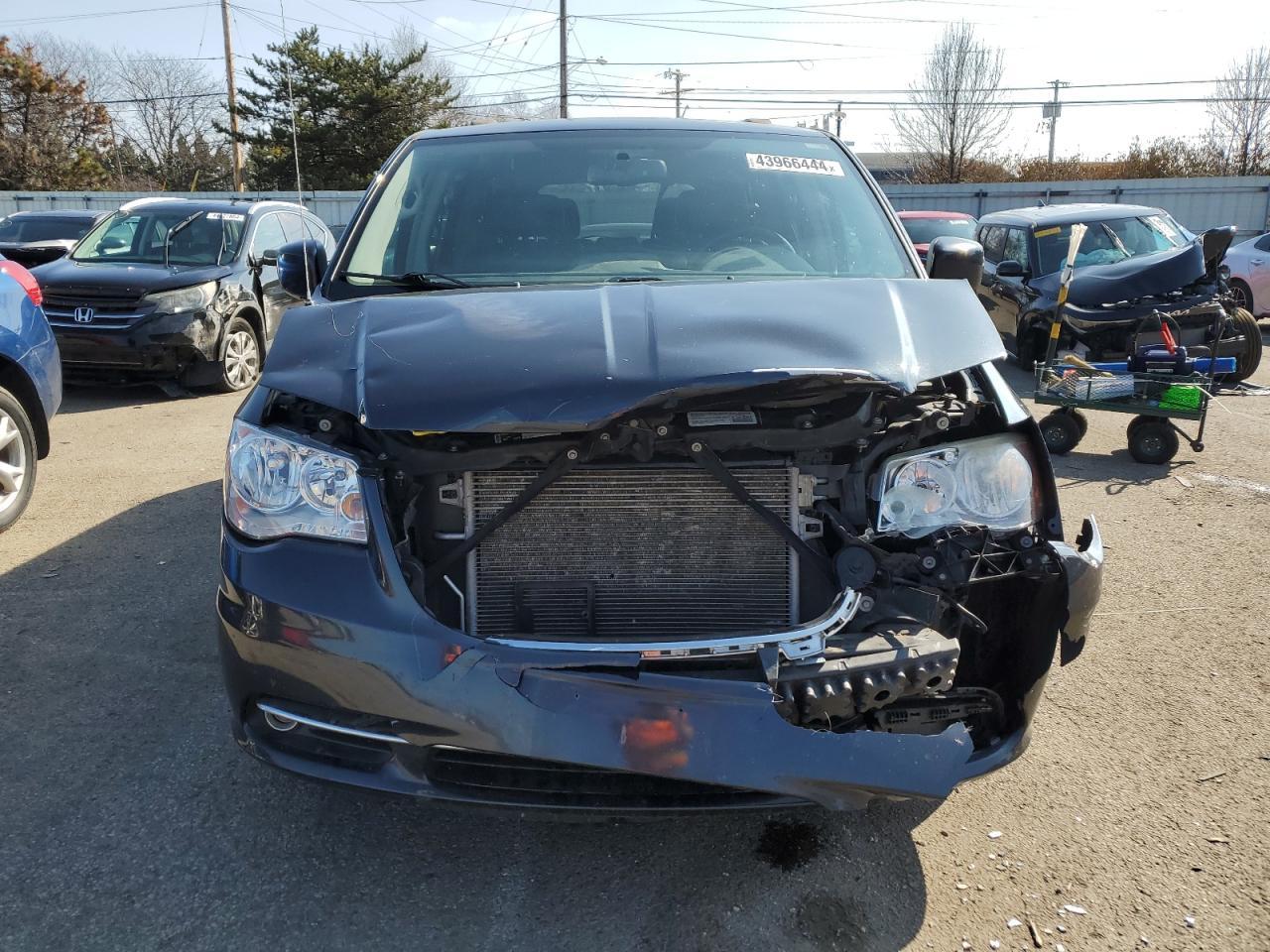 2014 CHRYSLER TOWN & COU - Фото 5