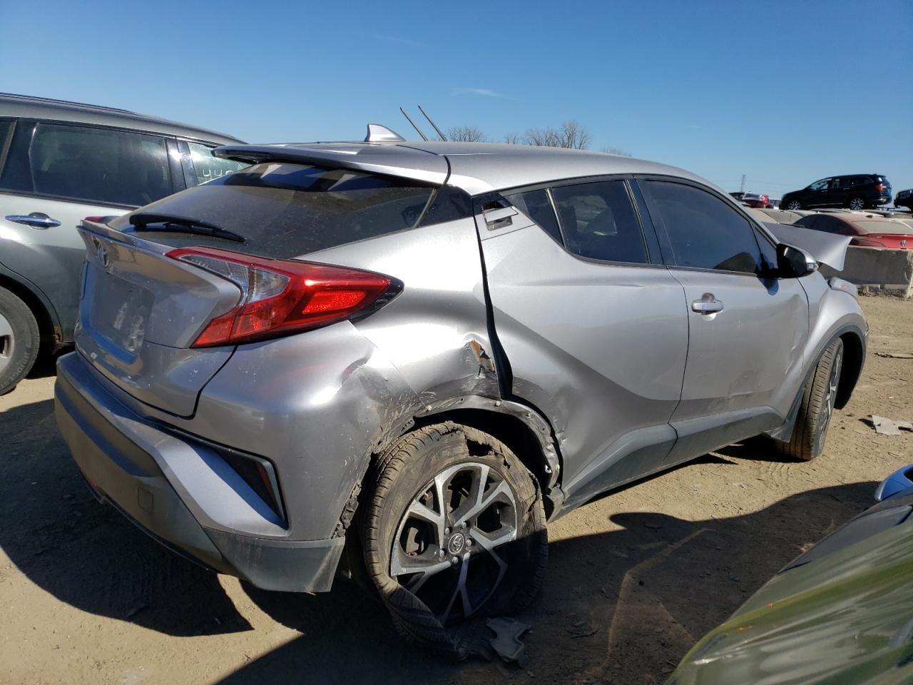2018 TOYOTA C-HR XLE - Фото 3