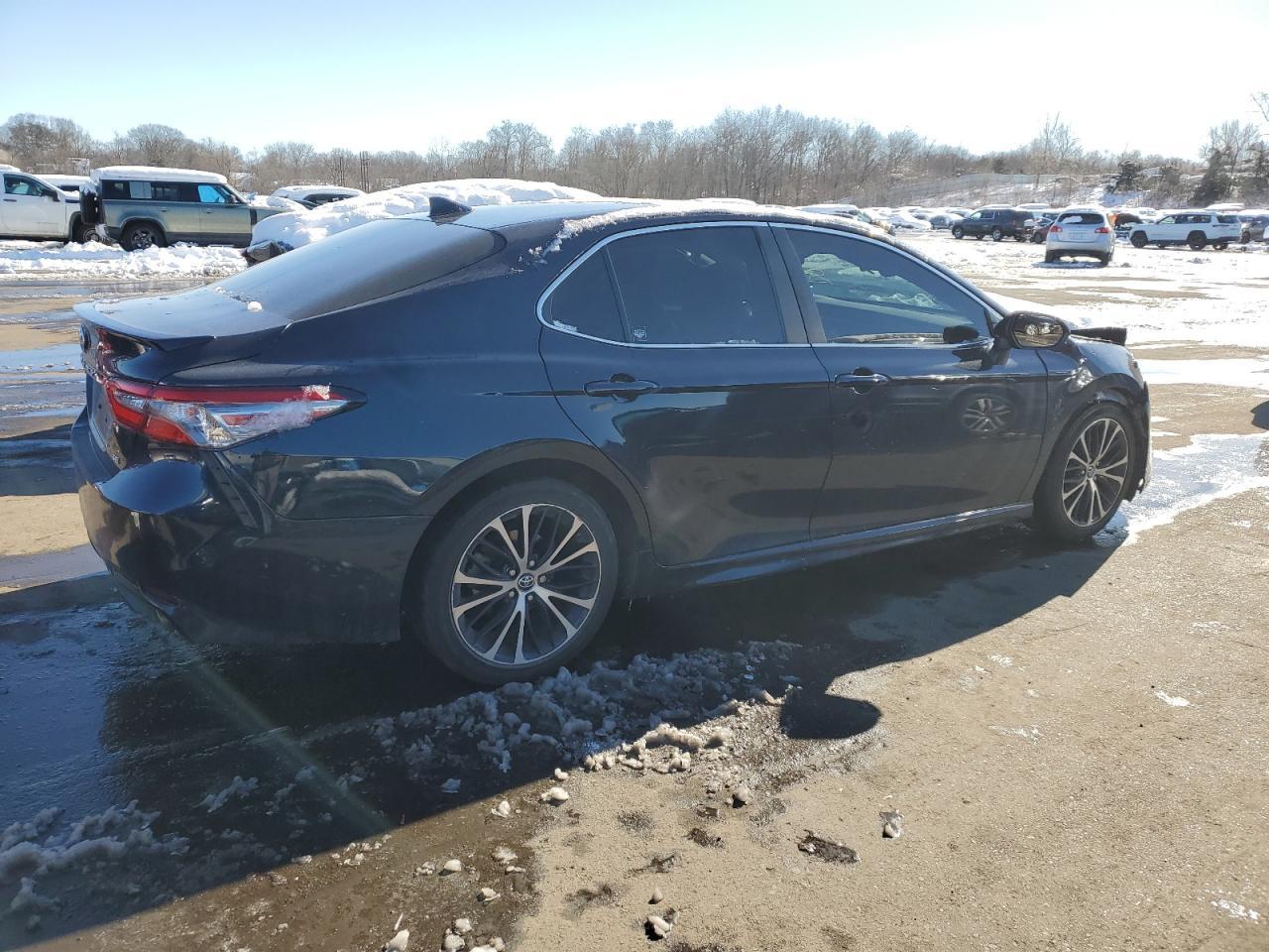 2019 TOYOTA CAMRY L - Фото 3