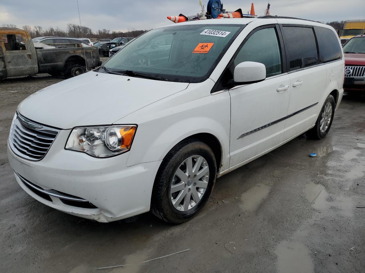 2014 CHRYSLER TOWN & COU