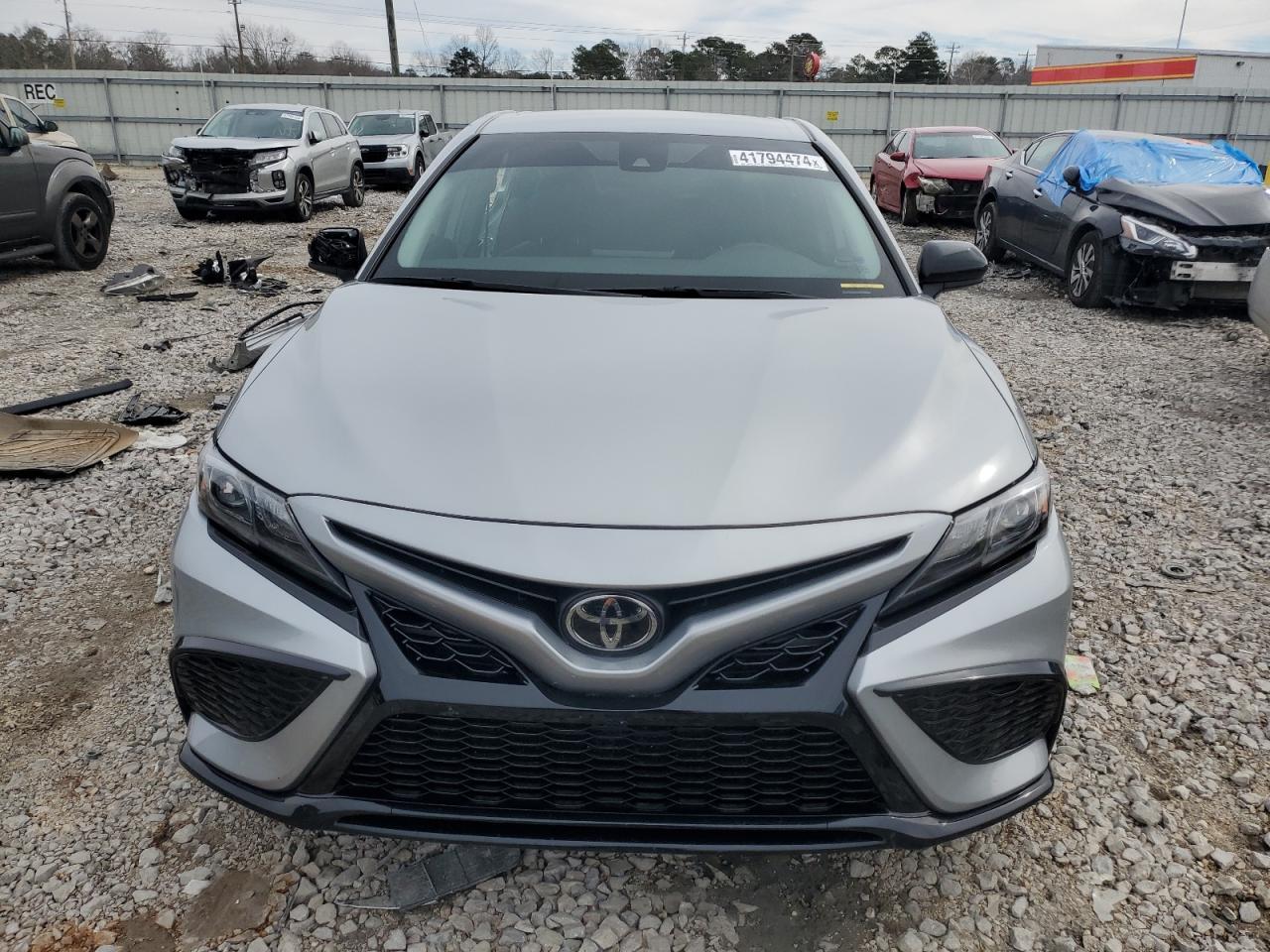 2021 TOYOTA CAMRY SE - Фото 5