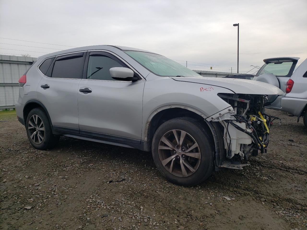 2017 NISSAN ROGUE SV - Image 4