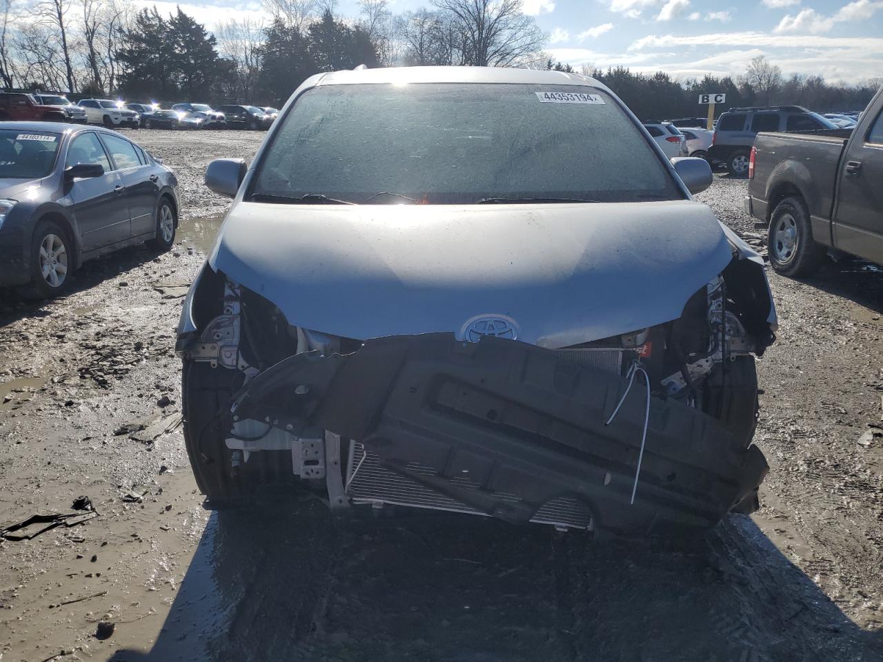 2015 TOYOTA SIENNA LE - Фото 5