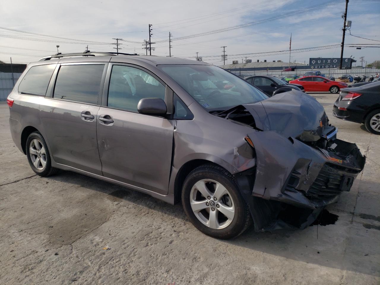2019 TOYOTA SIENNA LE - Image 4