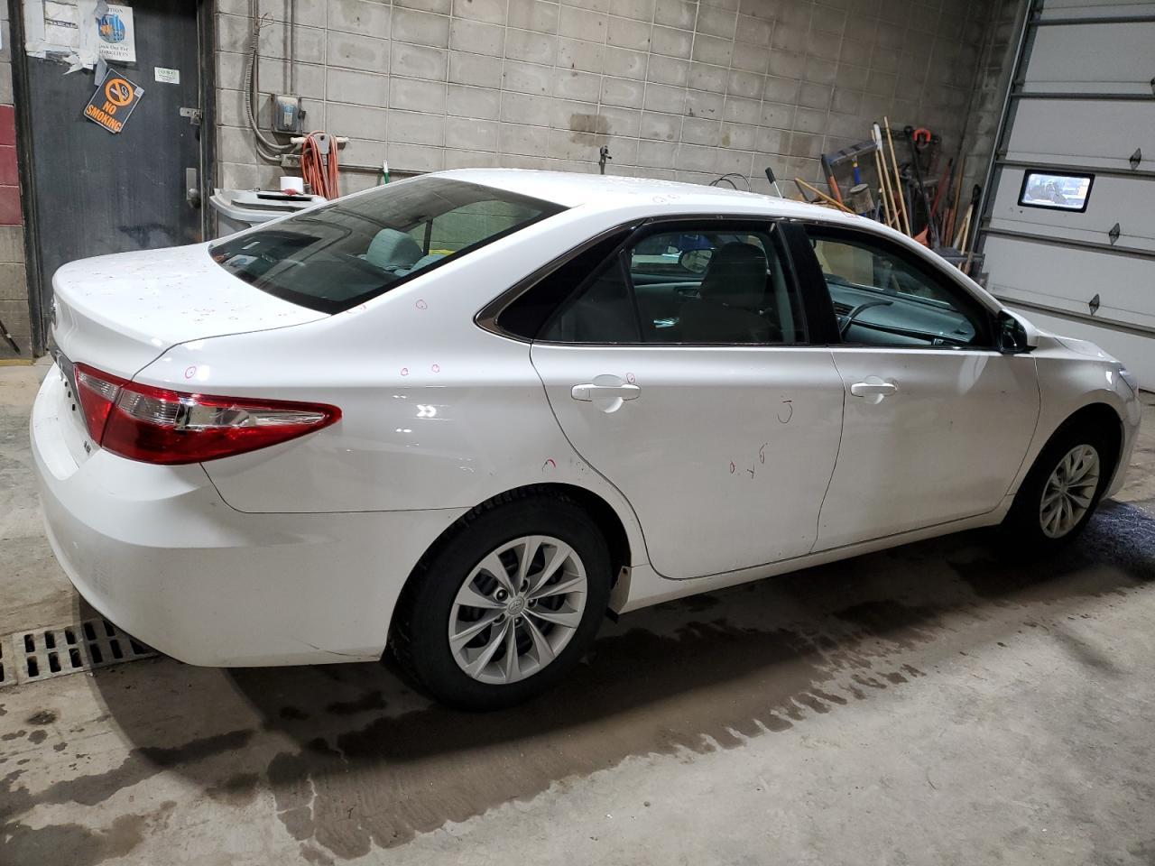 2015 TOYOTA CAMRY LE - Image 3