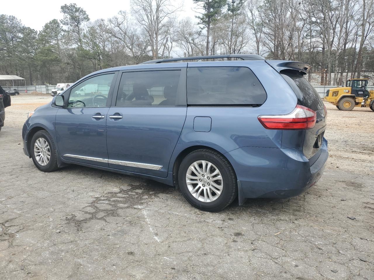 2015 TOYOTA SIENNA XLE - Фото 2