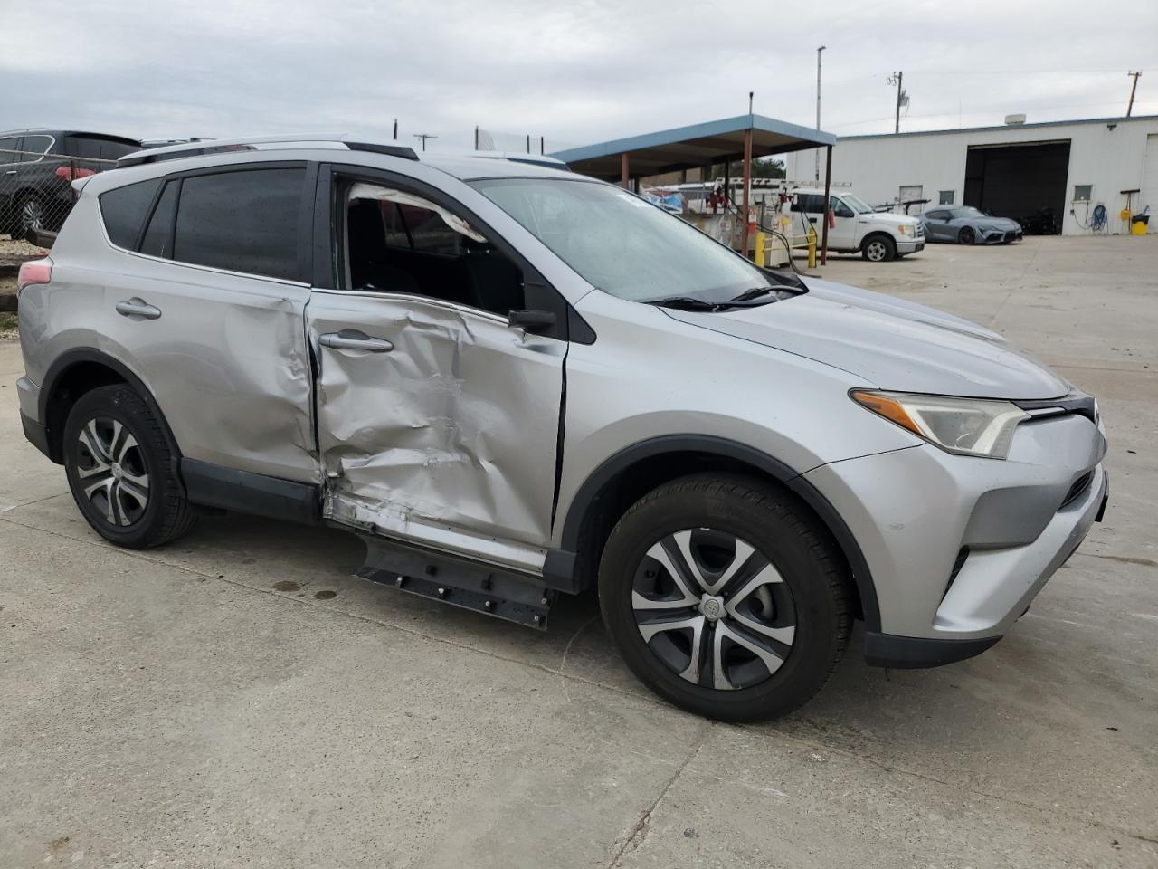 2016 TOYOTA RAV4 LE - Фото 4