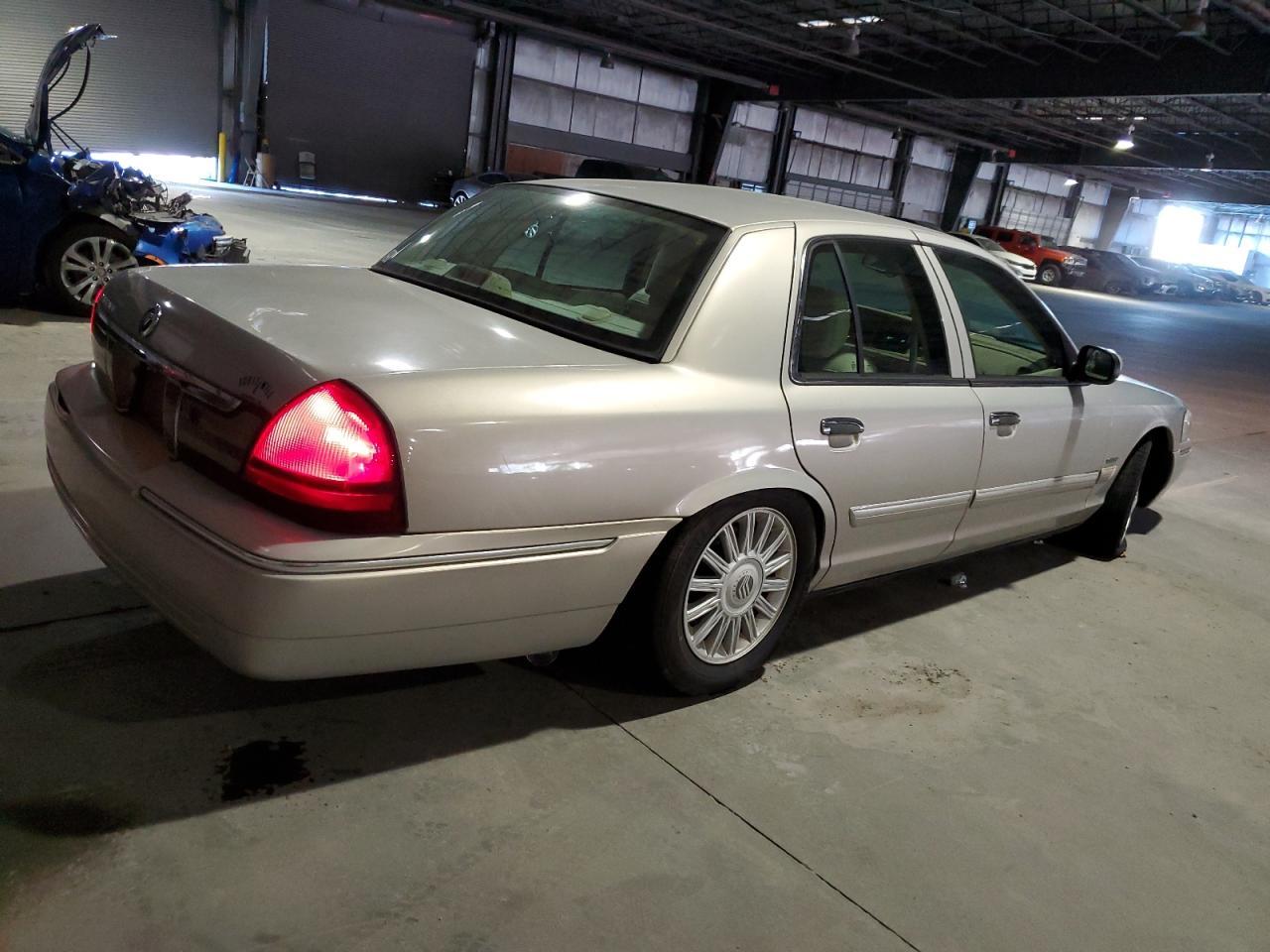 2010 MERCURY GRAND MARQ - Фото 3