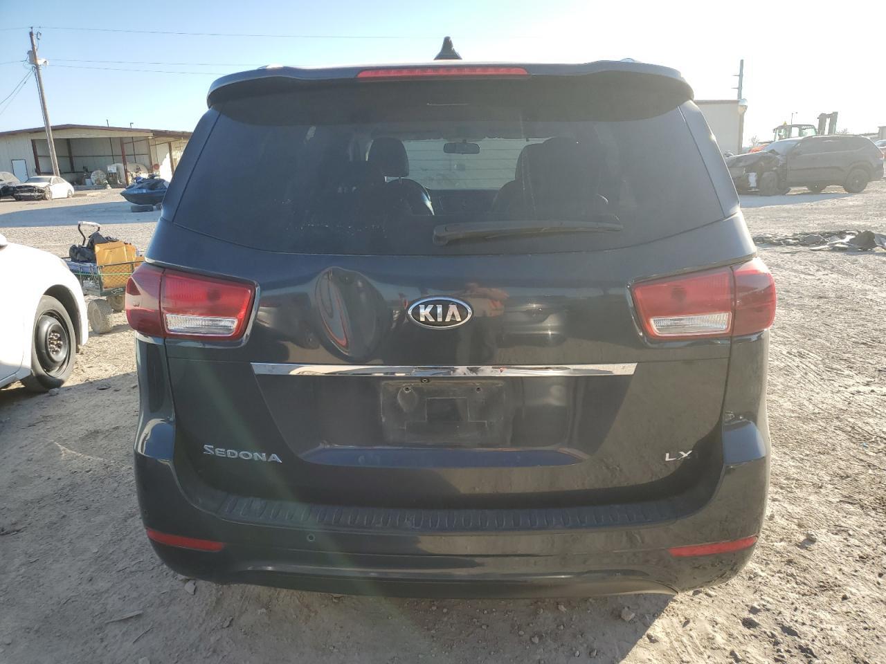 2017 KIA SEDONA LX - Image 6