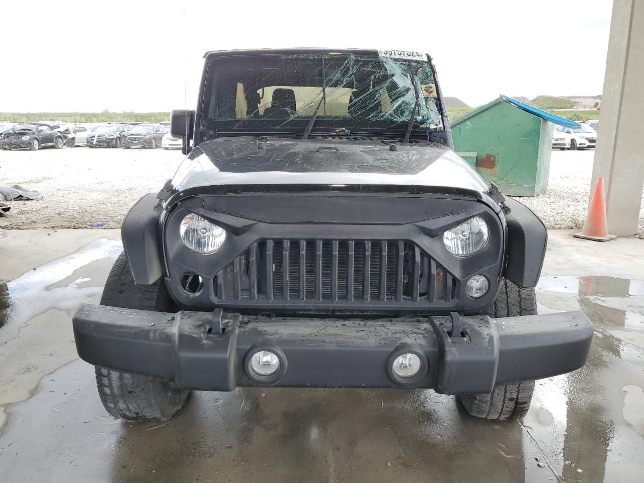 2017 JEEP WRANGLER U - Image 5