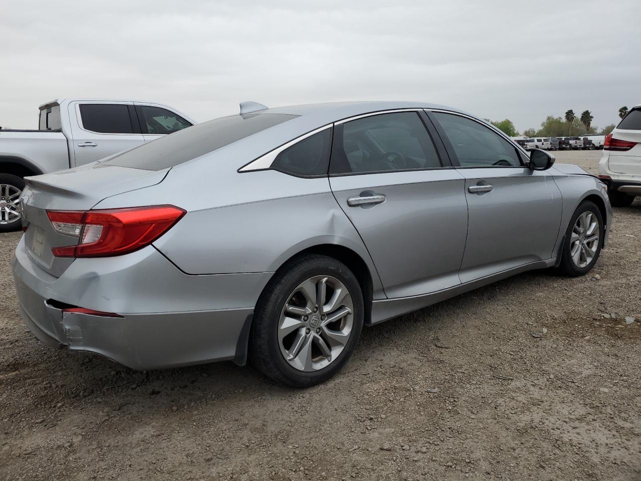 2018 HONDA ACCORD LX - Image 3