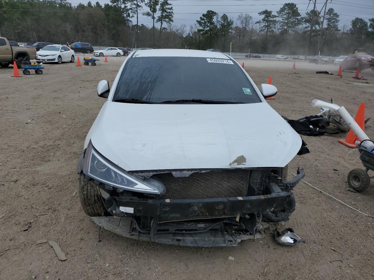 2019 HYUNDAI ELANTRA SE - Image 5