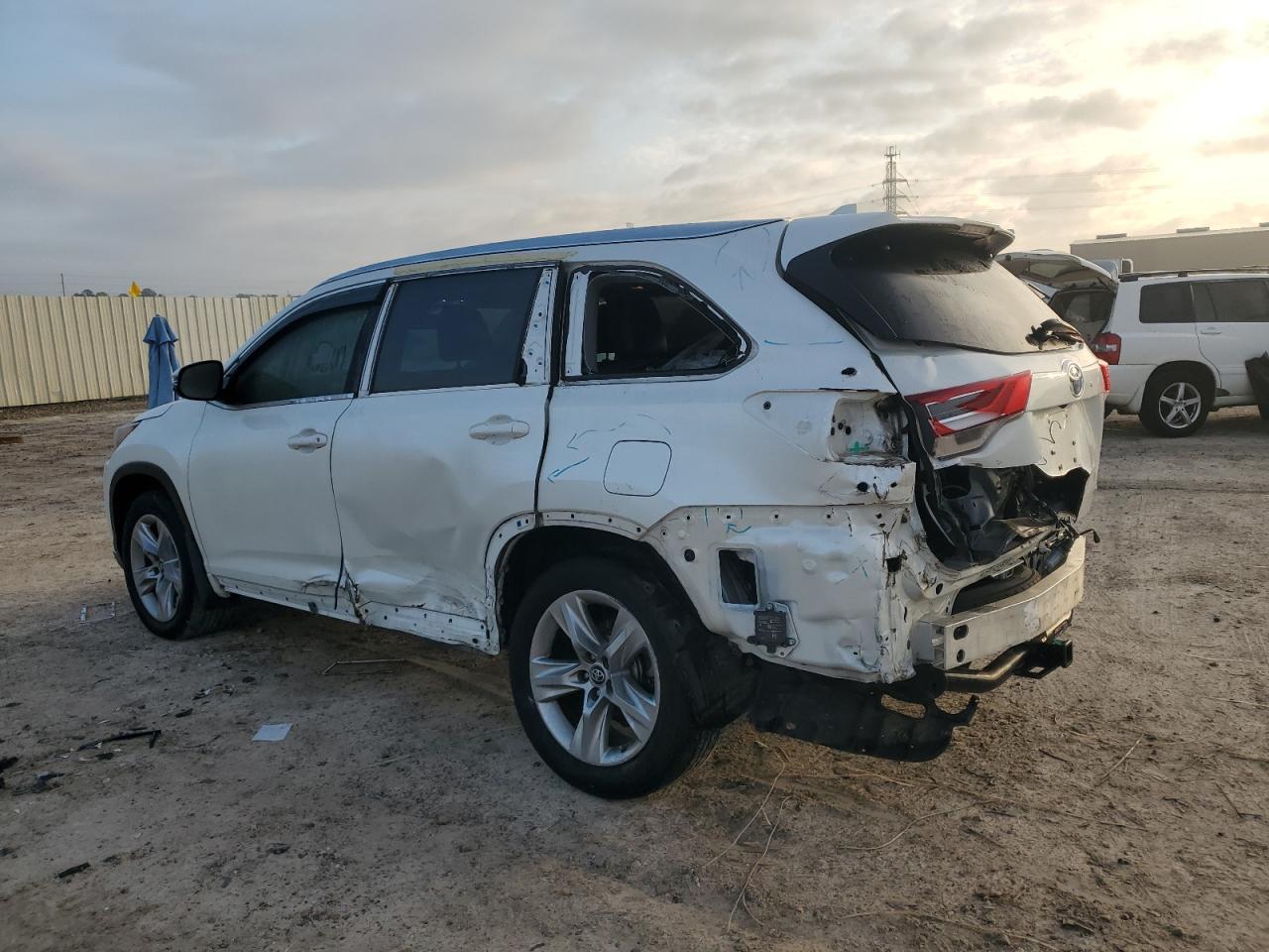 2018 TOYOTA HIGHLANDER - Фото 2