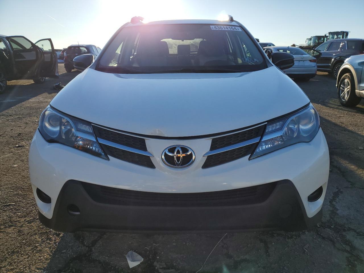 2015 TOYOTA RAV4 LE - Фото 5
