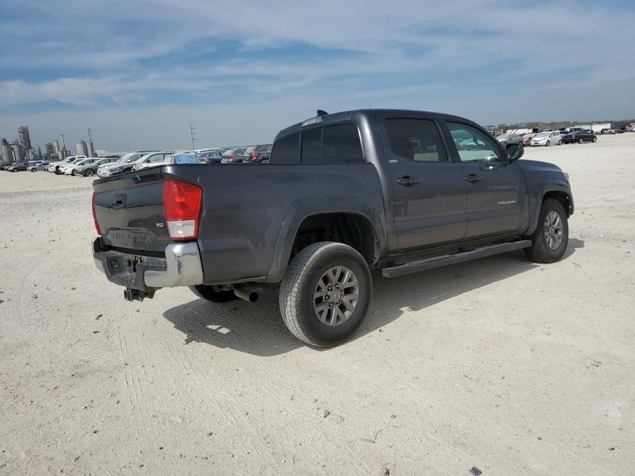 2017 TOYOTA TACOMA DOU - Фото 3
