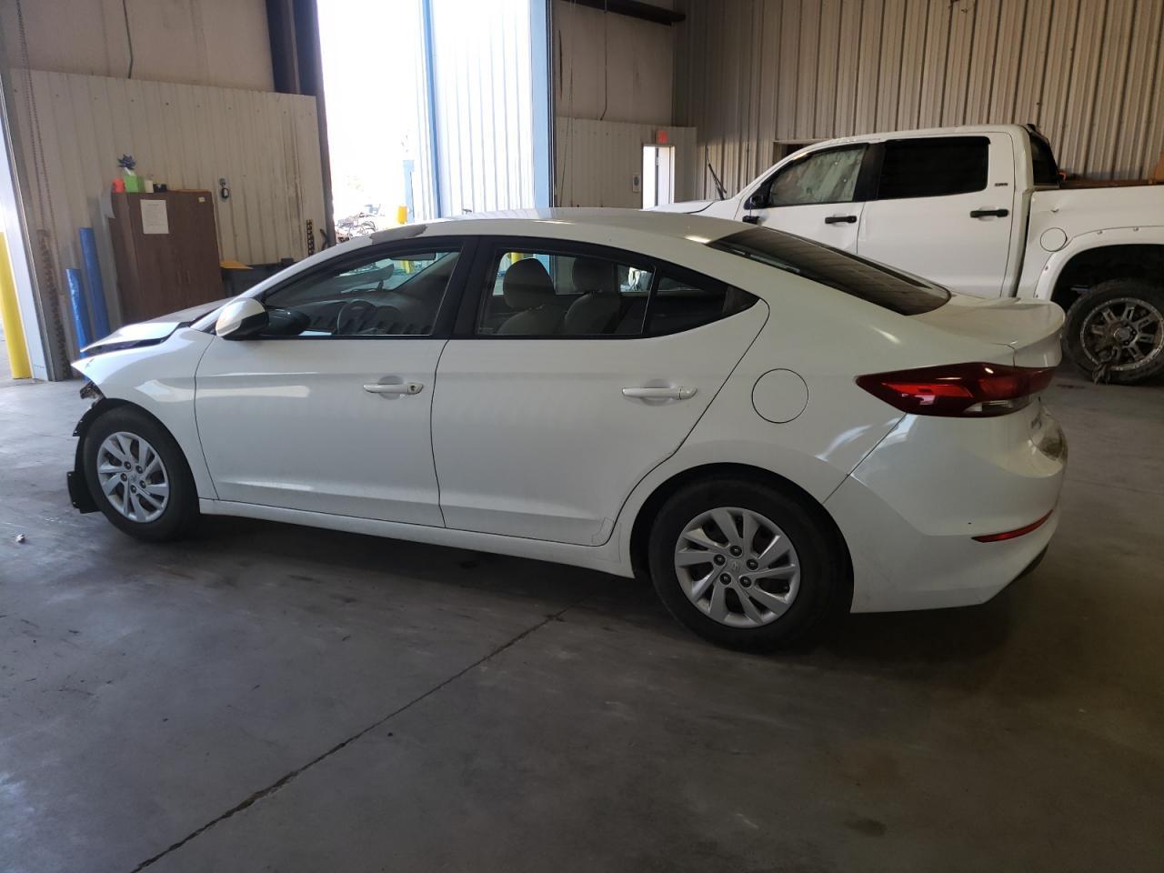 2018 HYUNDAI ELANTRA SE - Фото 2