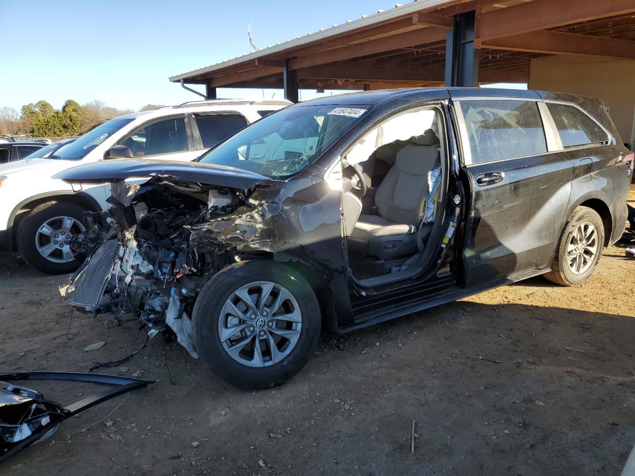 2021 TOYOTA SIENNA LE car image