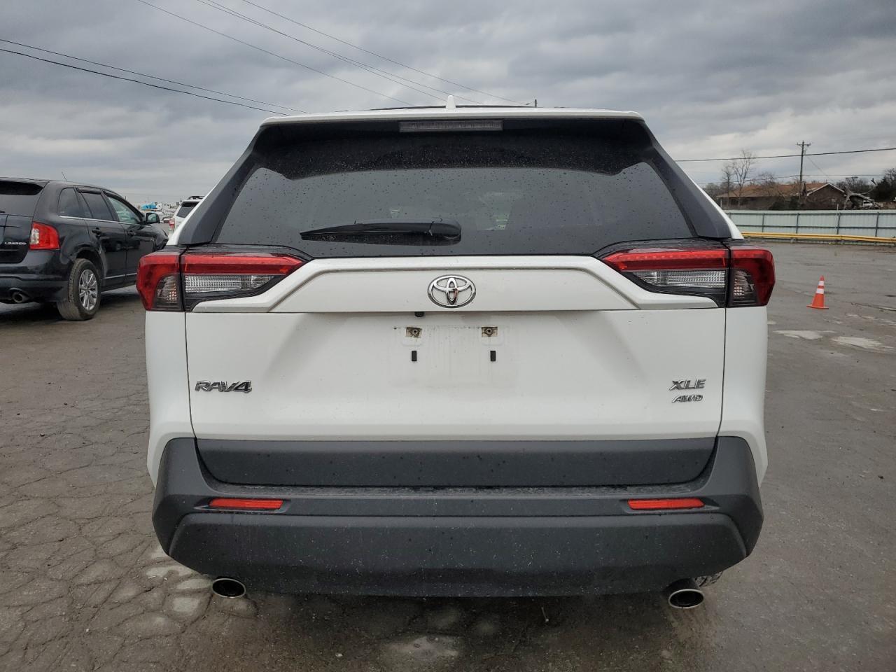 2019 TOYOTA RAV4 XLE P - Фото 6
