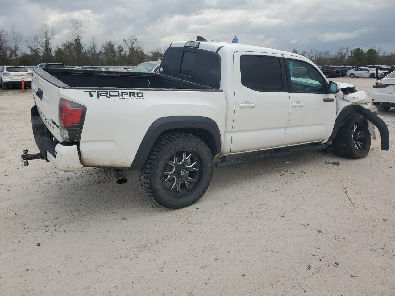 2017 TOYOTA TACOMA DOU - Фото 3