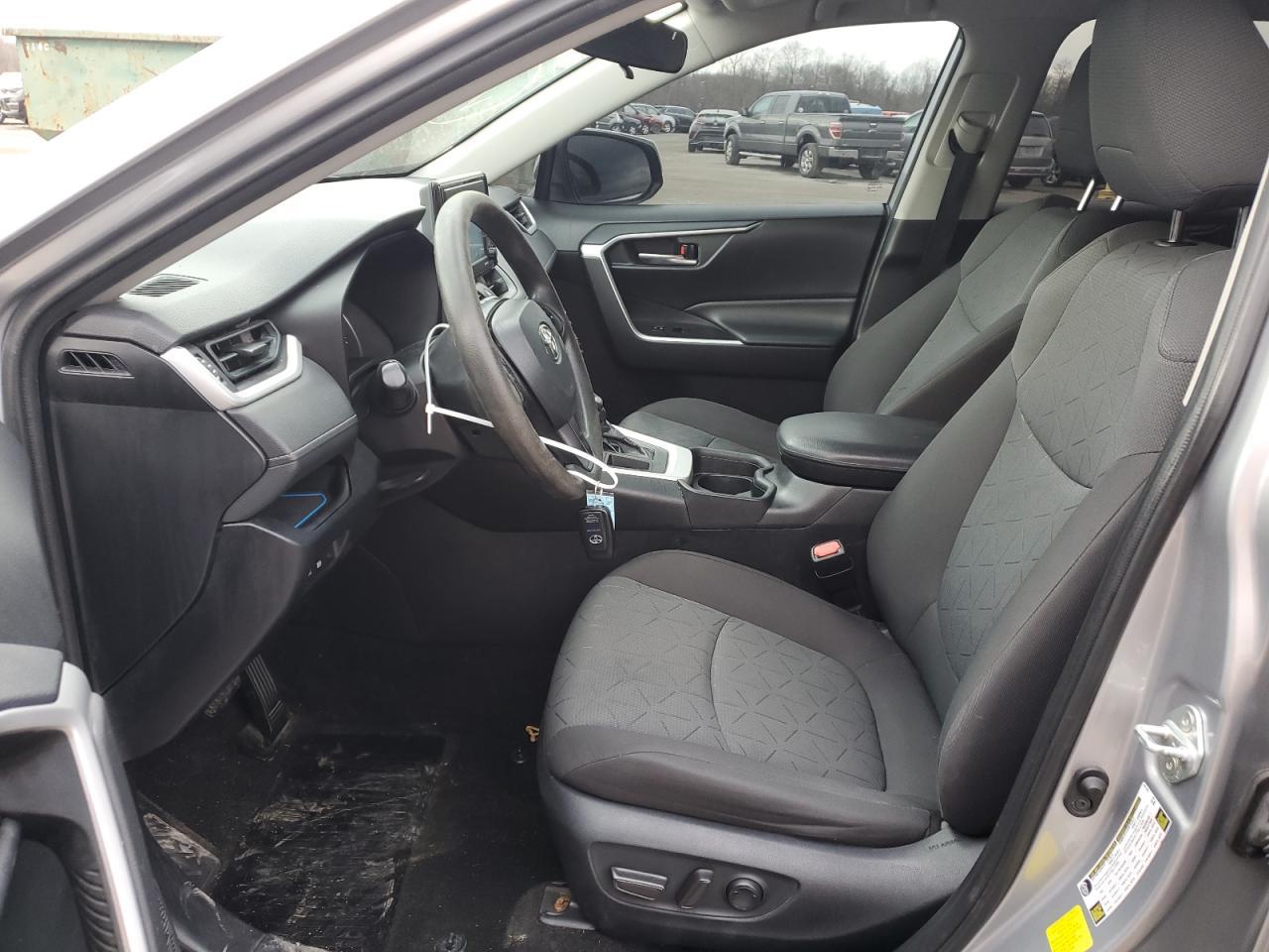 2020 TOYOTA RAV4 XLE - Image 7