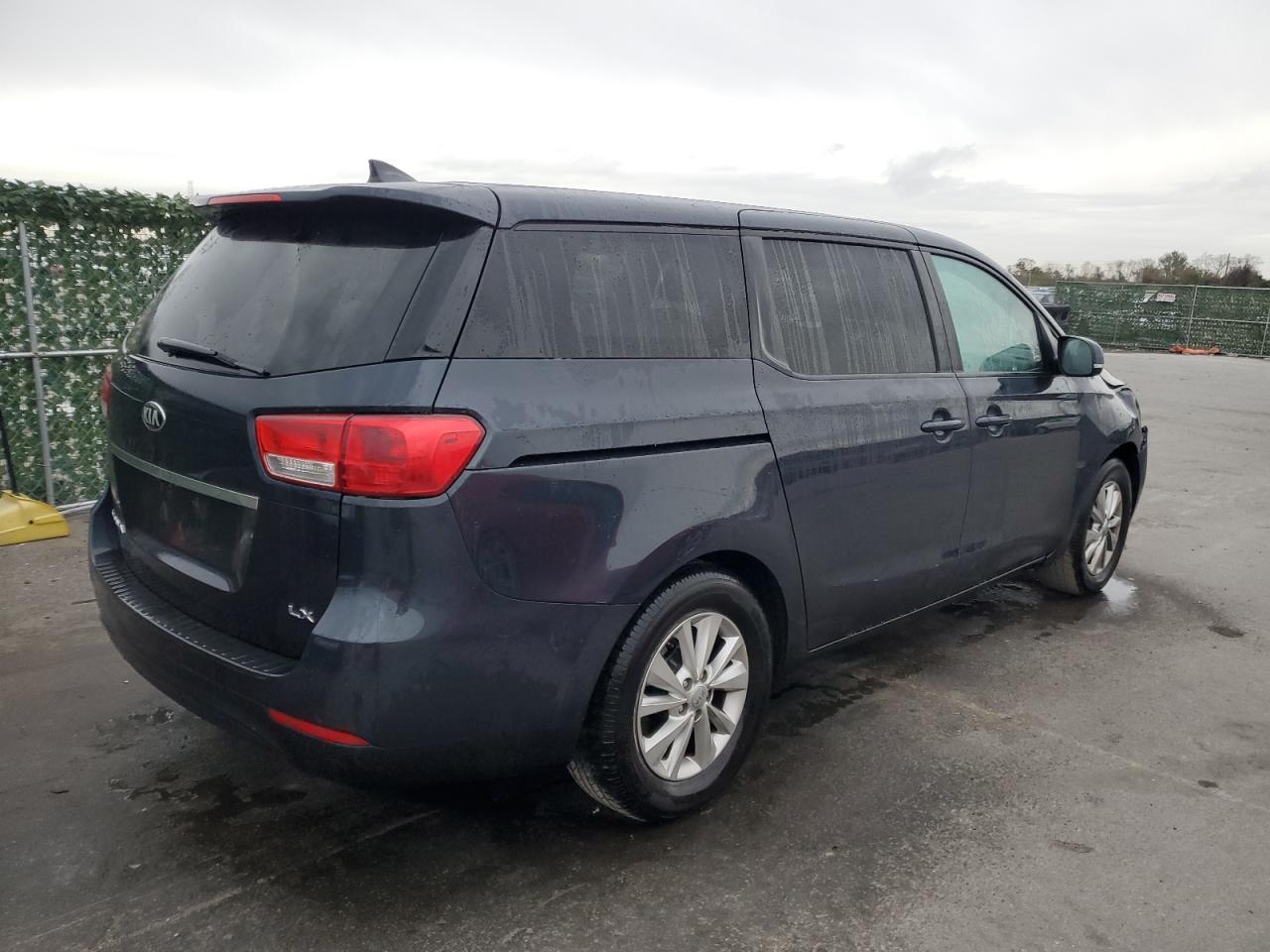 2017 KIA SEDONA LX - Image 3