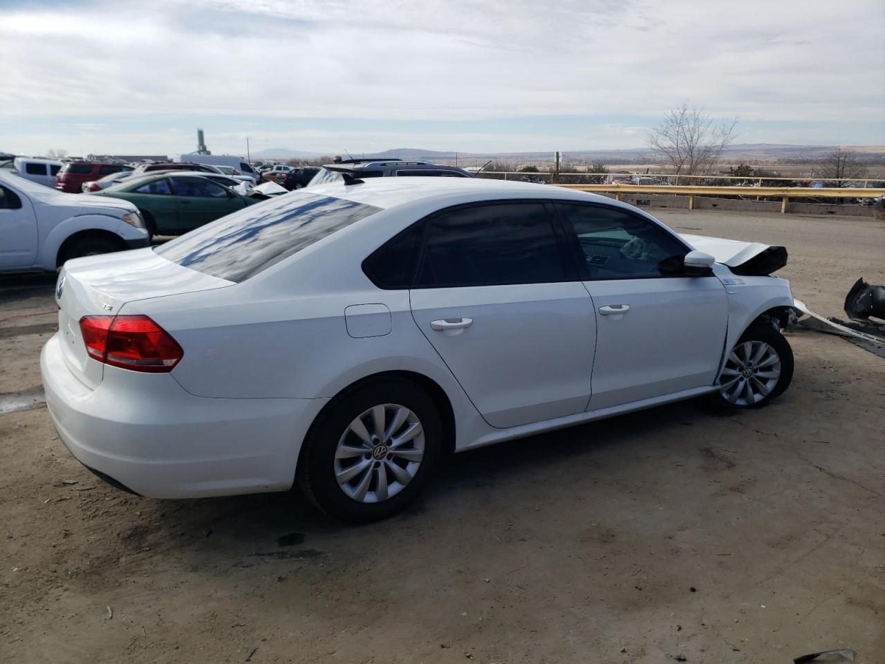 2014 VOLKSWAGEN PASSAT S - Фото 3