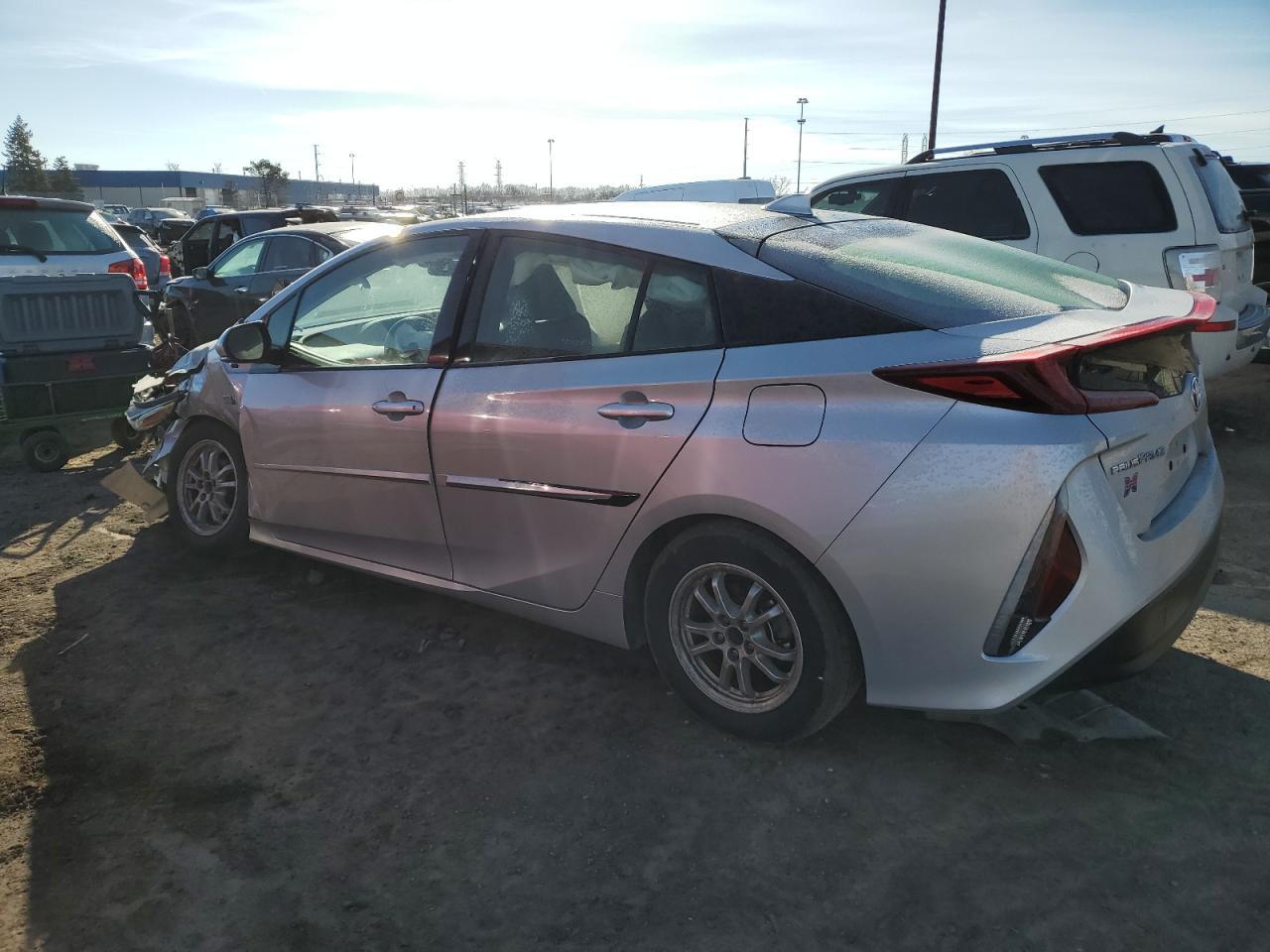 2018 TOYOTA PRIUS PRIM - Image 2