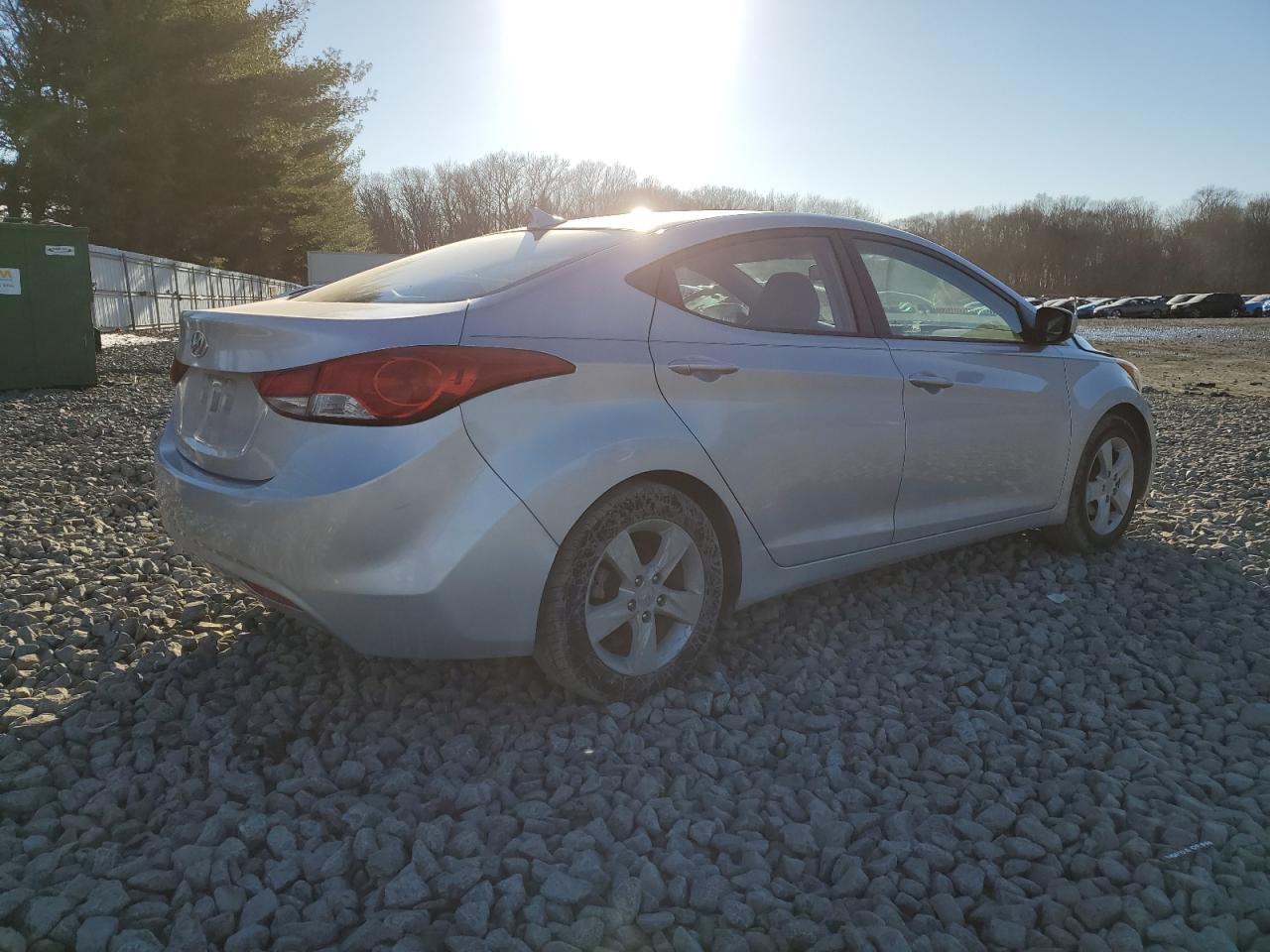 2013 HYUNDAI ELANTRA GL - Image 3