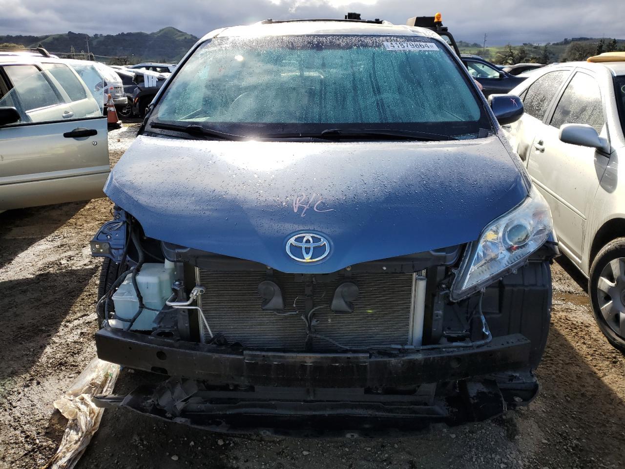 2013 TOYOTA SIENNA XLE - Image 5