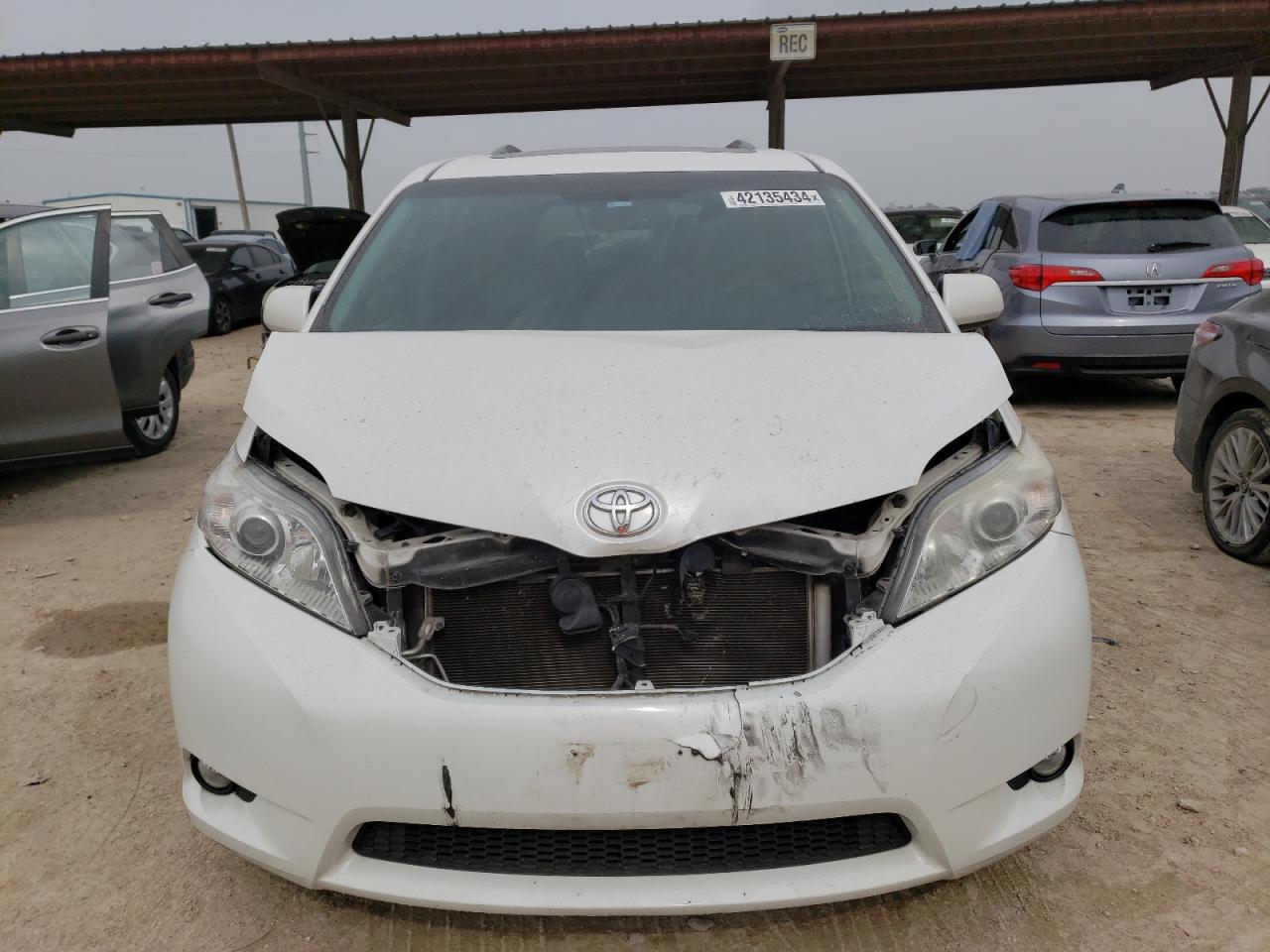 2015 TOYOTA SIENNA XLE - Image 5