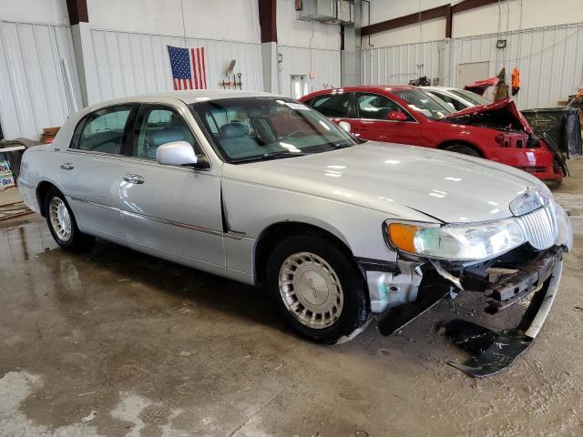 2001 Lincoln Town Car Executive - Фото 4