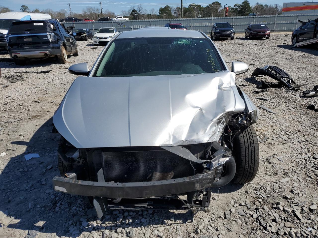 2019 HYUNDAI ELANTRA SE - Фото 5