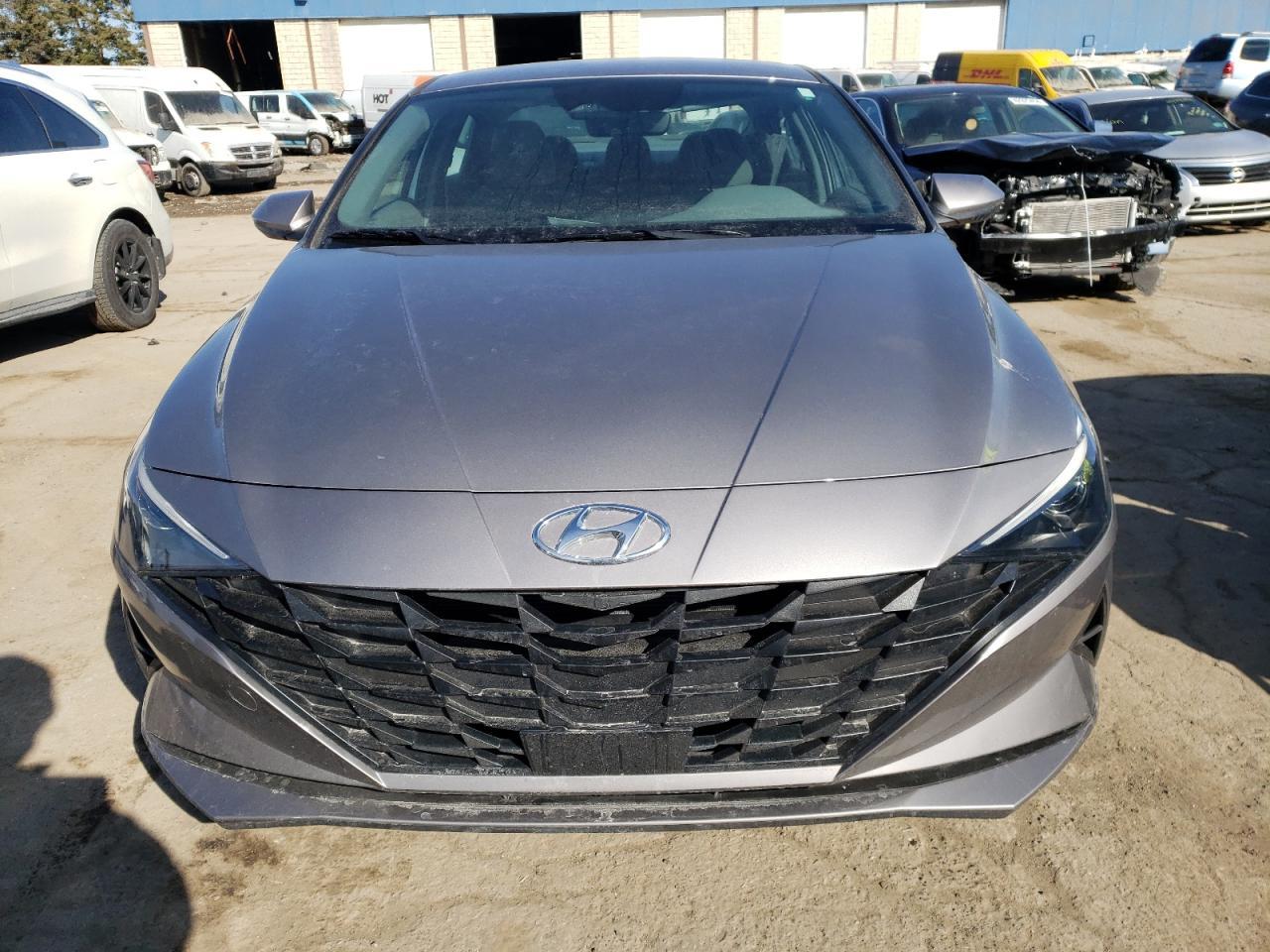 2023 HYUNDAI ELANTRA SE - Фото 5