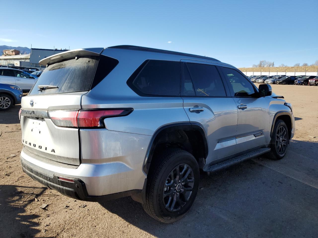 2023 TOYOTA SEQUOIA SR - Фото 3