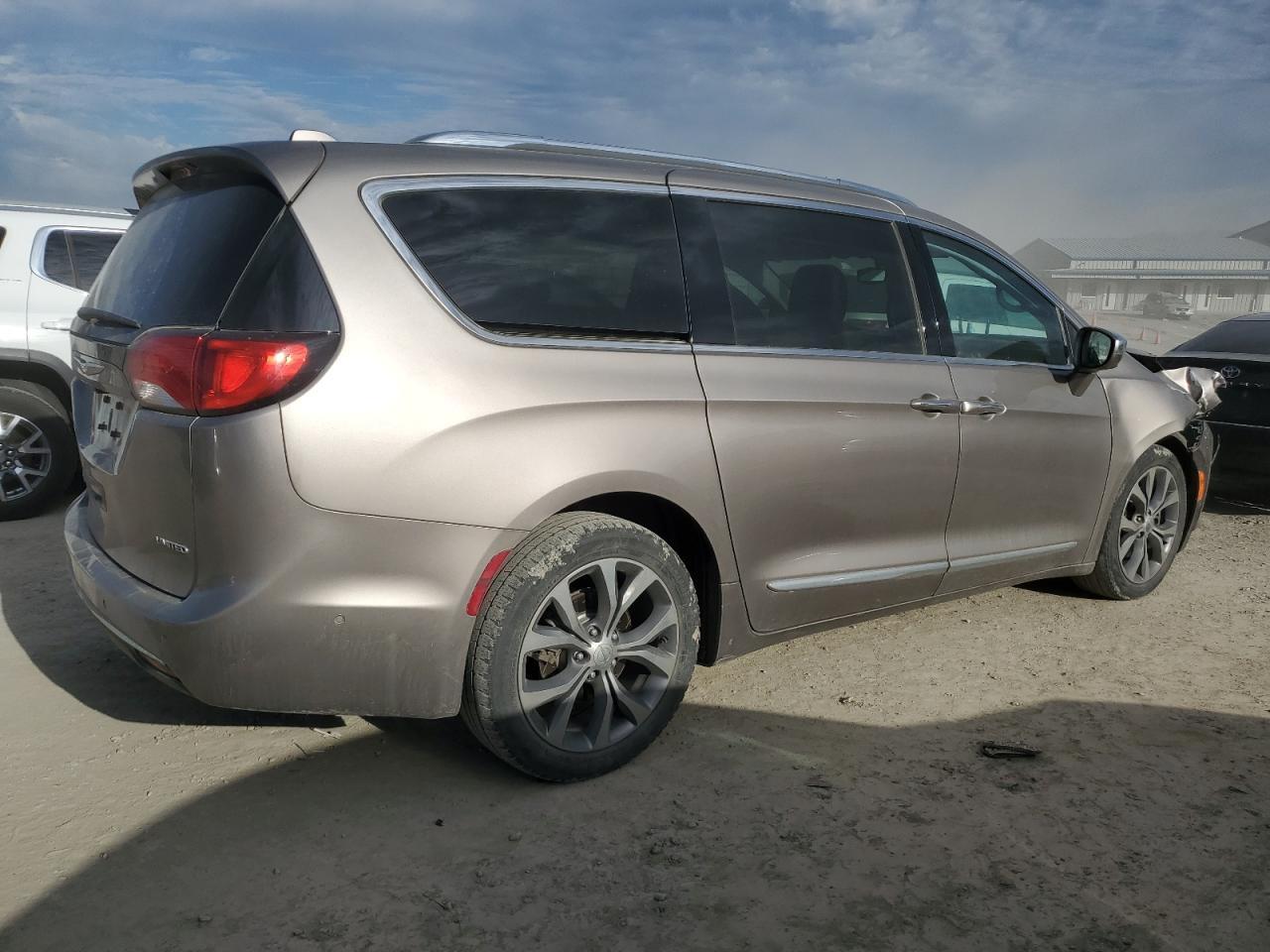 2017 CHRYSLER PACIFICA L - Image 3