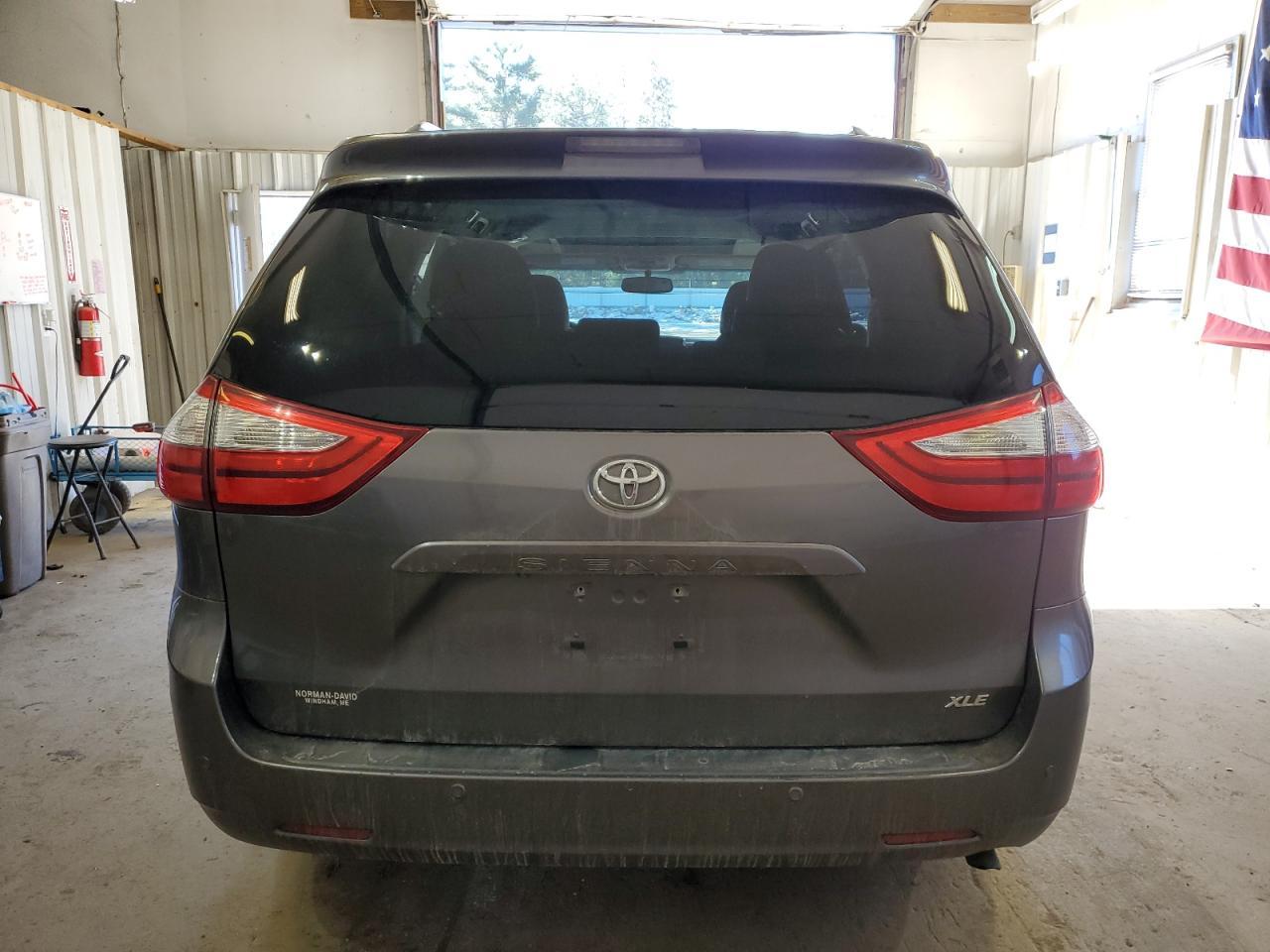 2015 TOYOTA SIENNA XLE - Image 6