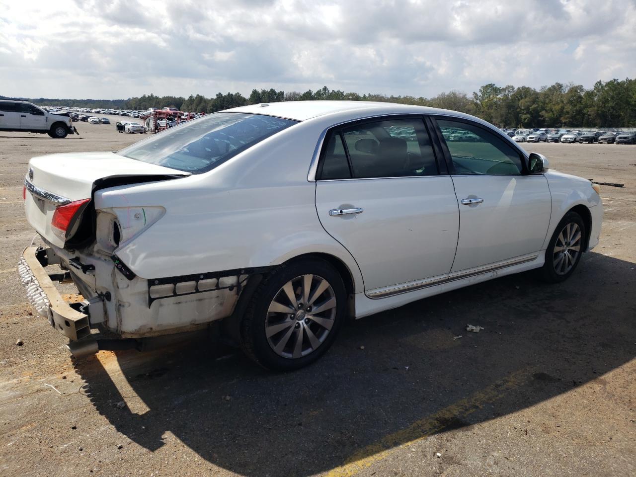 2011 TOYOTA AVALON BAS - Image 3