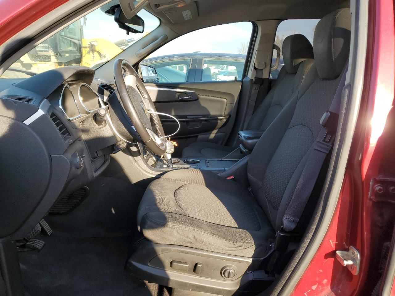 2011 CHEVROLET TRAVERSE L - Image 7