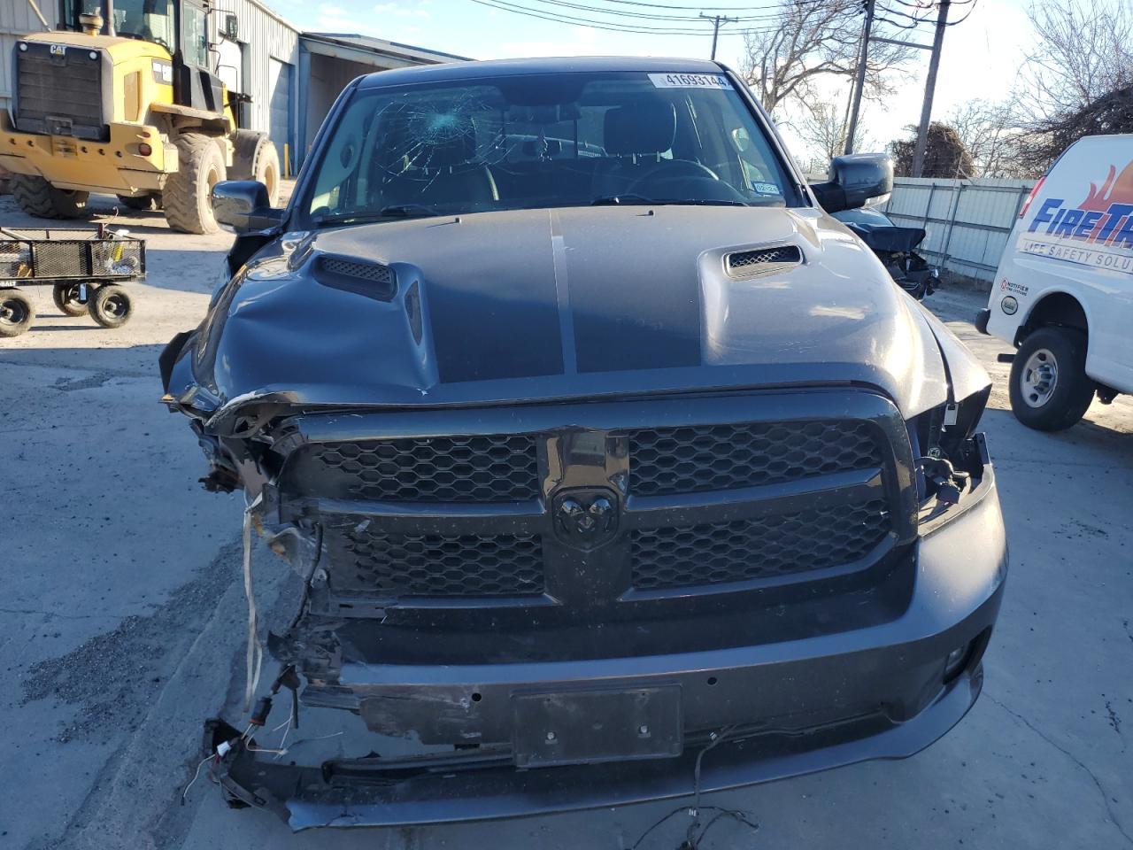 2017 RAM 1500 SPORT - Фото 5