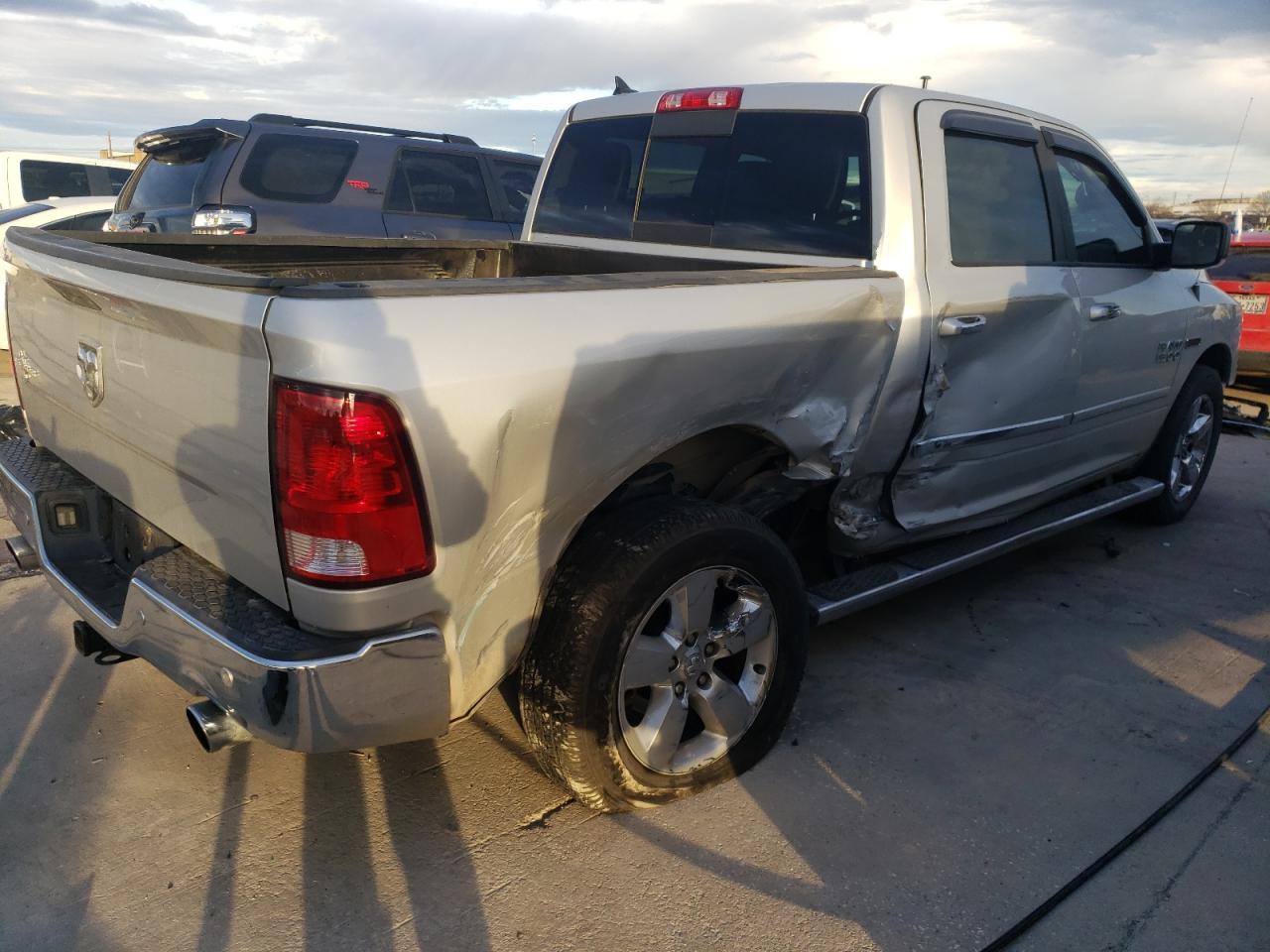 2015 RAM 1500 SLT - Фото 3
