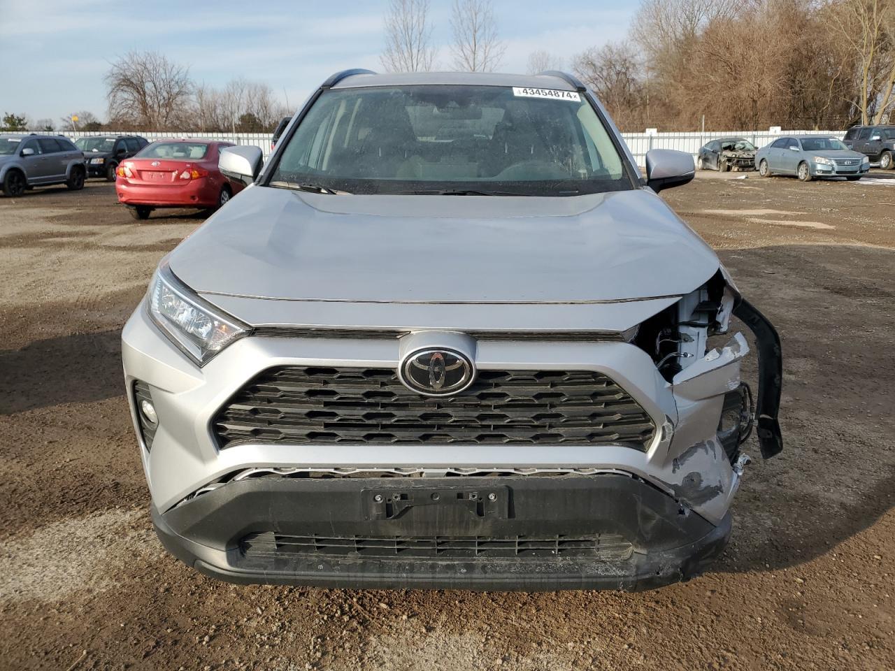 2020 TOYOTA RAV4 XLE - Image 5