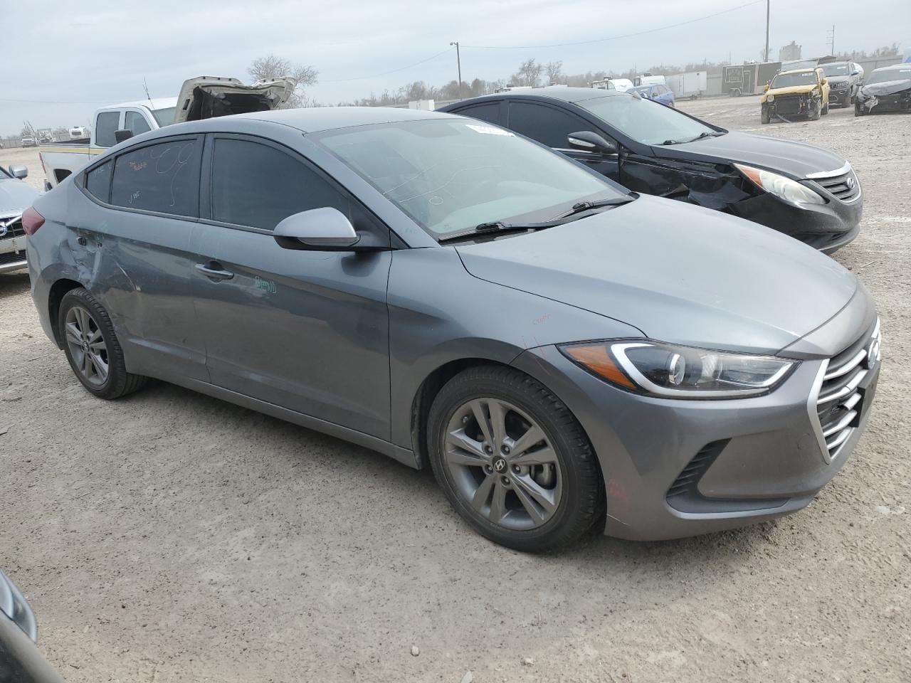 2018 HYUNDAI ELANTRA SE - Image 4